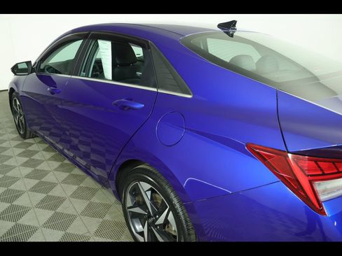 Used 2023 Hyundai Elantra Limited FWD image 15