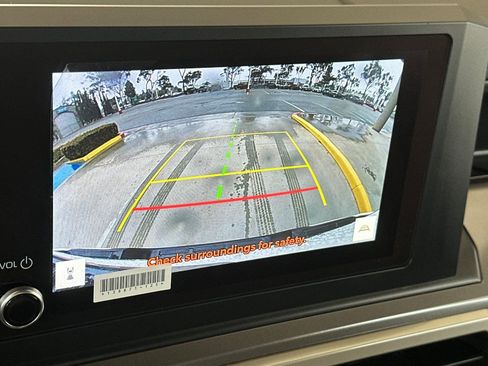 Used 2025 Toyota Tacoma TRD Sport image 18