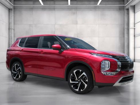 Used 2023 Mitsubishi Outlander SE AWD/4WD image 1