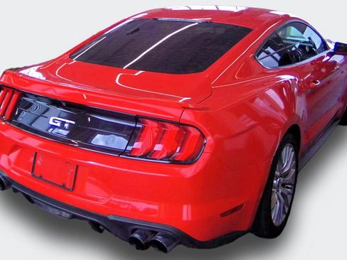 Used 2018 Ford Mustang GT RWD image 5