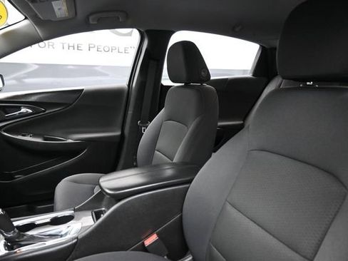 Used 2017 Chevrolet Malibu LT FWD image 11