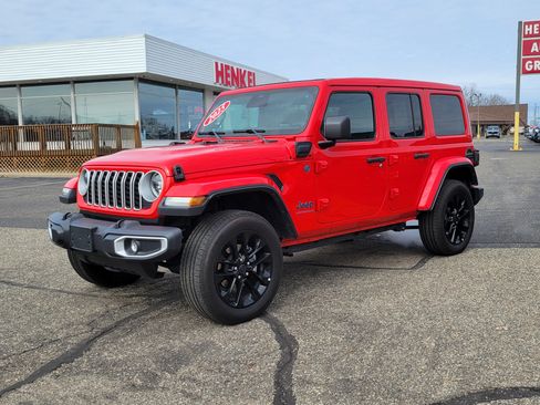 Used 2025 Jeep Wrangler Unlimited Sahara w/ Safety Group AWD/4WD image 2