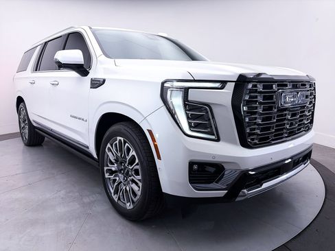 Used 2025 GMC Yukon XL Denali Ultimate AWD/4WD image 15