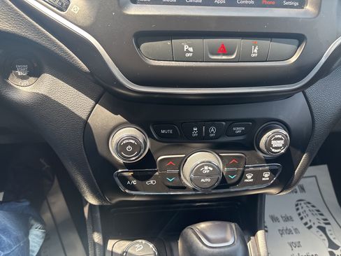 Used 2021 Jeep Cherokee Latitude Lux w/ Comfort/Convenience Group image 28