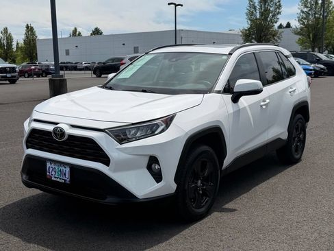 Used 2021 Toyota RAV4 XLE w/ Convenience Package AWD/4WD image 4