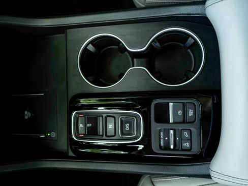 Used 2024 Honda Pilot Touring image 28