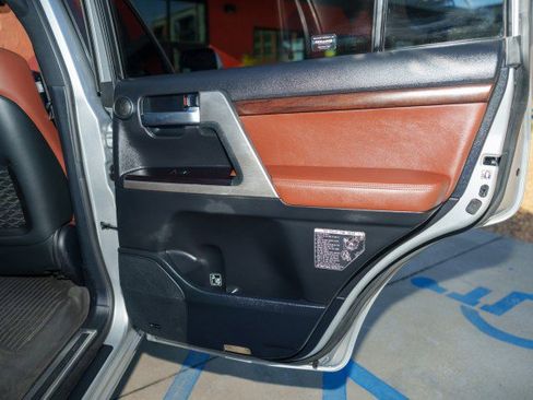 Used 2016 Toyota Land Cruiser image 20