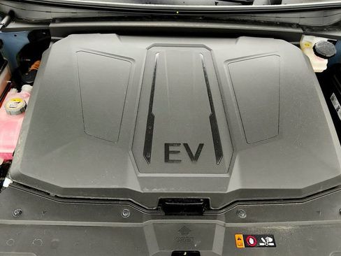 Used 2025 Hyundai Ioniq 5 SE AWD/4WD image 22
