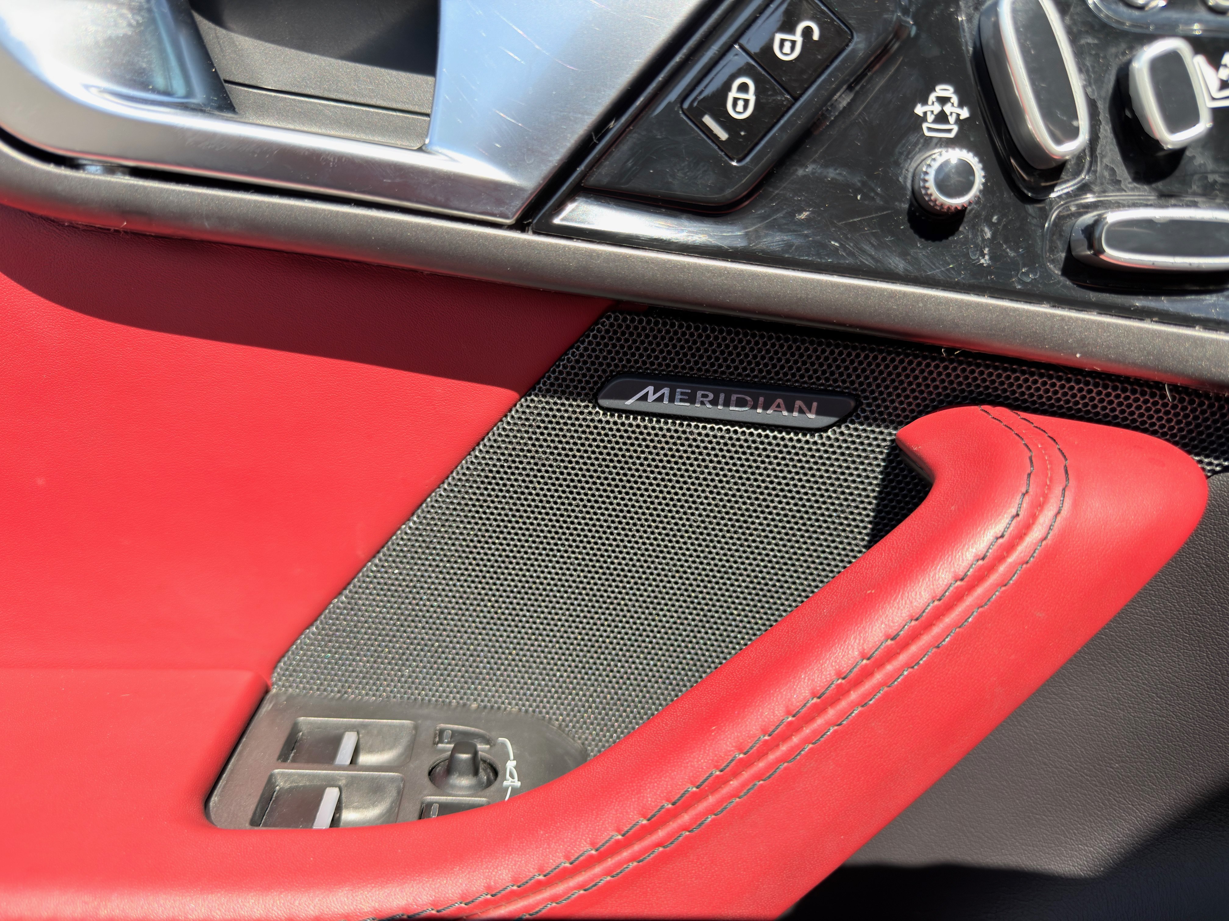 Used 2014 Jaguar F-TYPE Convertible RWD image 35