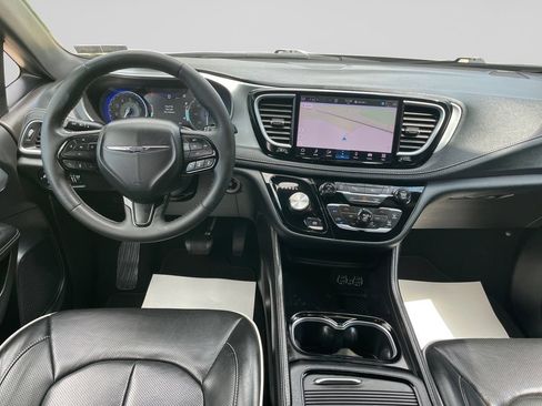 Used 2025 Chrysler Pacifica Limited FWD image 20