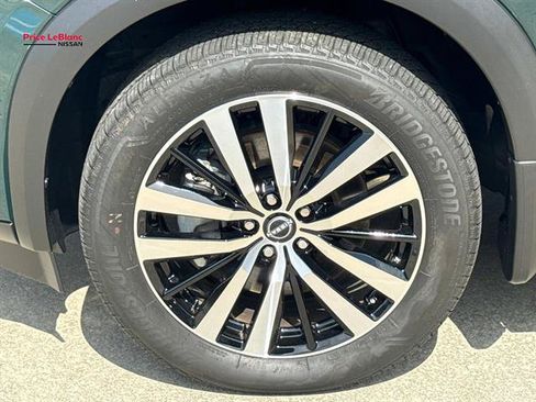 Certified 2025 Nissan Pathfinder Platinum w/ Cargo Package FWD image 4