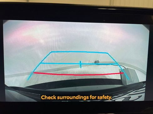 Used 2023 Toyota Highlander XLE image 4