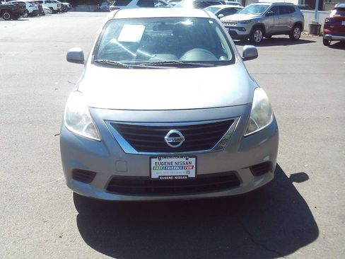 Used 2014 Nissan Versa SV FWD image 8