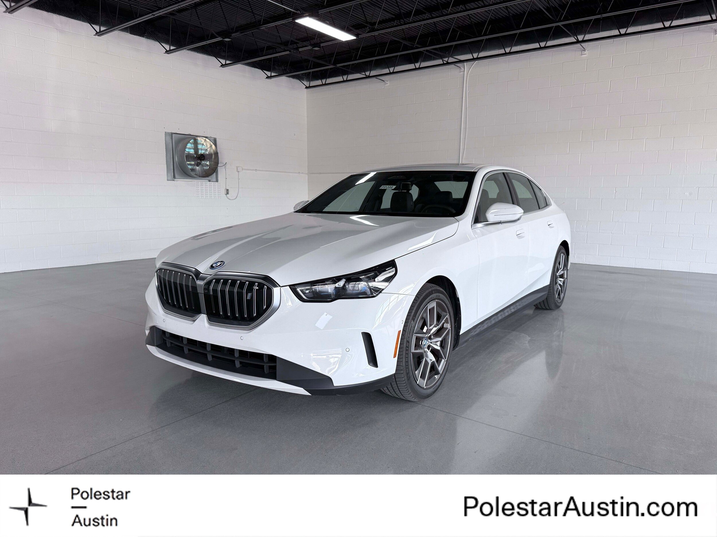 Used 2024 BMW i5 eDrive40i RWD image 1