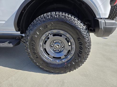 New 2025 Ford Bronco Badlands image 29