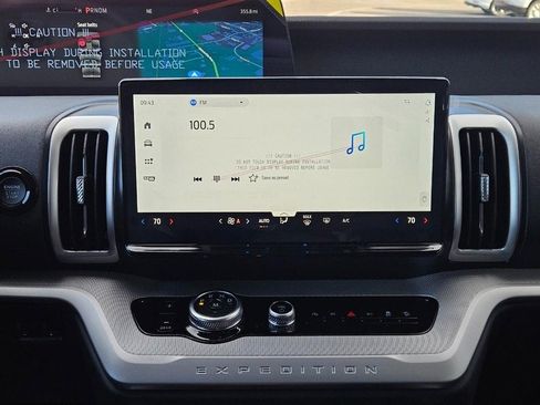 New 2025 Ford Expedition Active image 8