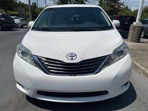 Used 2011 Toyota Sienna LE w/ Towing Pkg FWD image 2