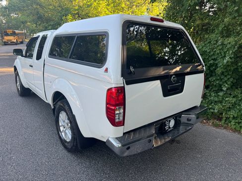 Used 2016 Nissan Frontier SV w/ SV Value Truck Package AWD/4WD image 6