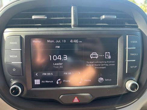 Used 2025 Kia Soul LX w/ LX Technology Package FWD image 20