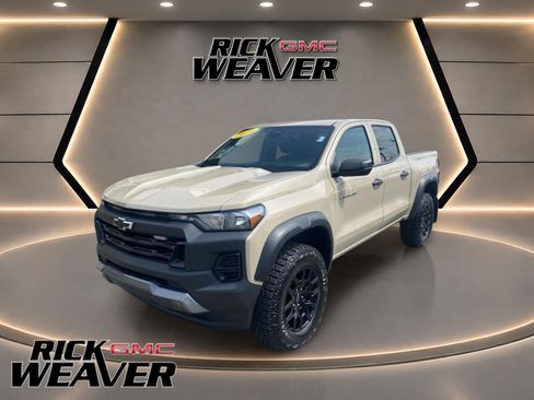 Used 2024 Chevrolet Colorado Trail Boss w/ Advanced Trailering Package AWD/4WD image 1