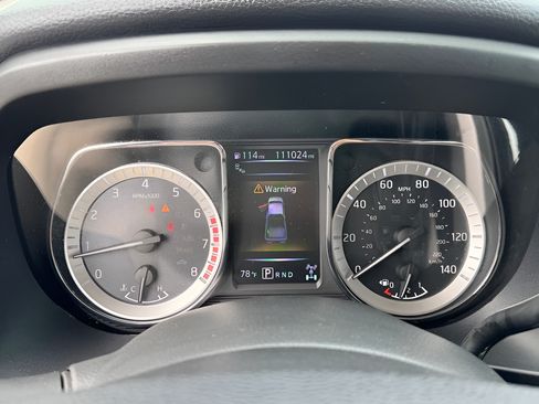 Used 2017 Nissan Titan SV AWD/4WD image 16