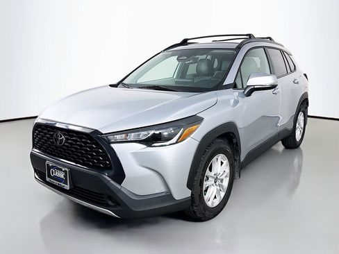 Used 2024 Toyota Corolla Cross LE FWD image 3