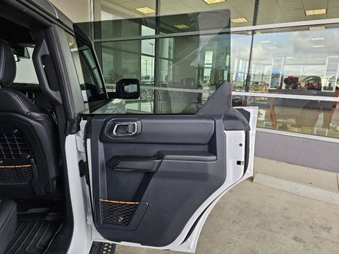 Used 2024 Ford Bronco Badlands image 15