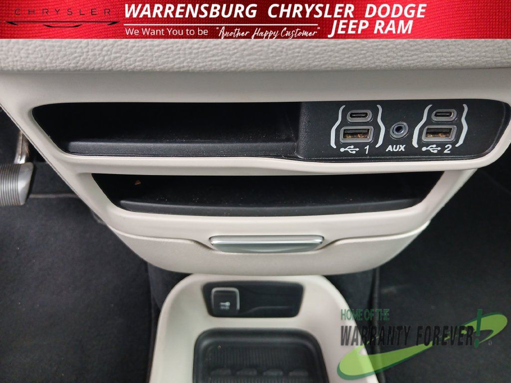 Used 2024 Chrysler Pacifica Limited FWD image 26