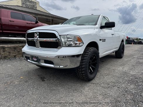 Used 2018 RAM 1500 Classic SLT AWD/4WD image 2