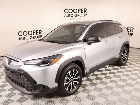 Used 2025 Toyota Corolla Cross AWD Hybrid image 9