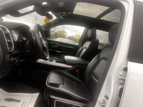 Used 2024 RAM 1500 Laramie AWD/4WD image 9