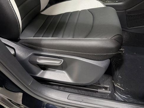 New 2026 Volkswagen Taos SEL image 38