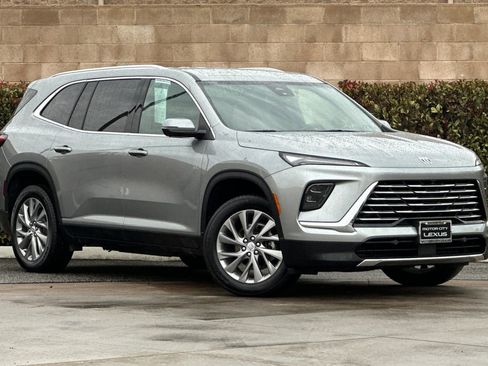 Used 2025 Buick Enclave Preferred image 2