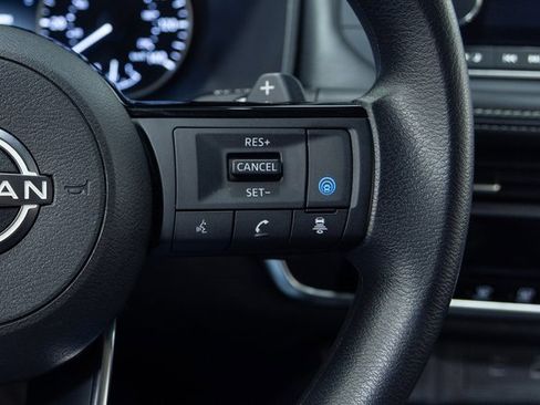 Used 2023 Nissan Rogue SV image 17