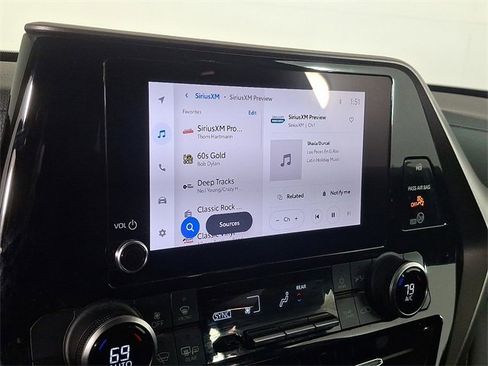 Used 2023 Toyota Highlander L image 3