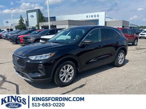 Used 2023 Ford Escape Active w/ Tech Pack #1 FWD image 1