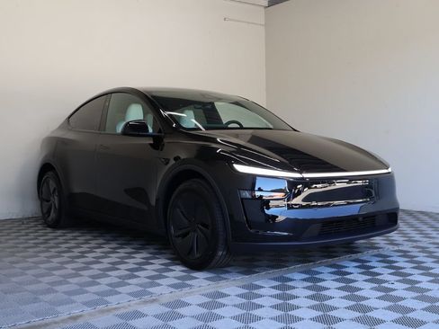 Used 2026 Tesla Model Y 2WD image 6