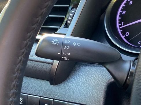Used 2018 Toyota Camry SE FWD image 21