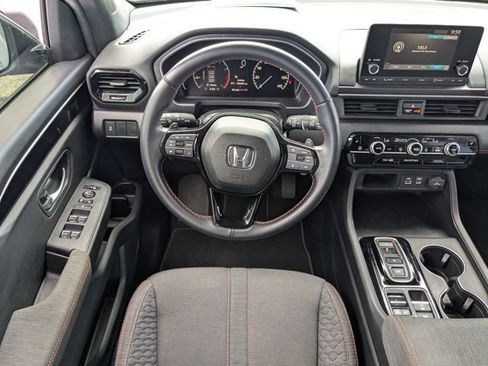 Used 2025 Honda Pilot Sport image 16