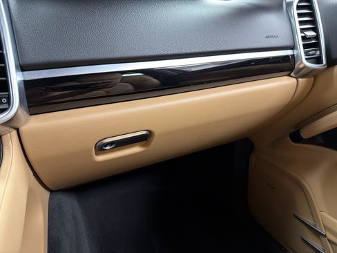 Used 2018 Porsche Cayenne Platinum Edition w/ Premium Package Plus image 23