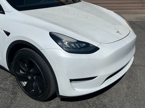 Used 2022 Tesla Model Y Long Range AWD/4WD image 10