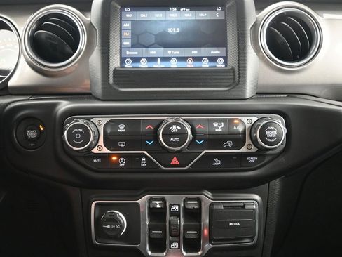 Used 2021 Jeep Wrangler Unlimited Sahara image 16