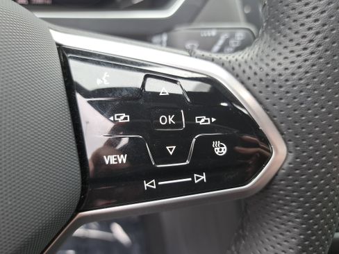 Certified 2024 Volkswagen Tiguan SEL R-Line image 18