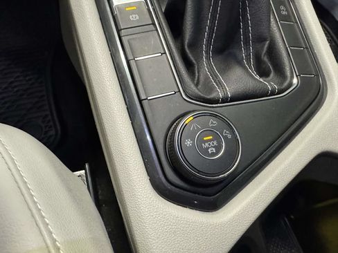 Used 2023 Volkswagen Tiguan SE AWD/4WD image 25