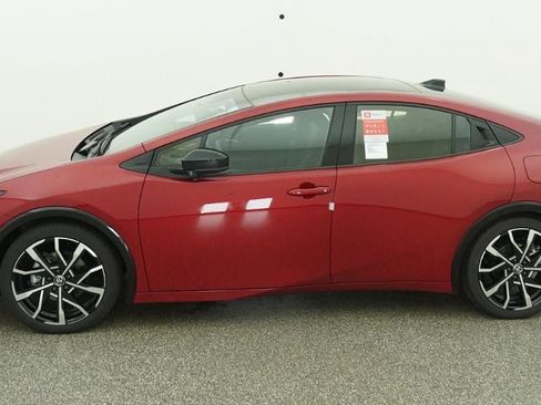 New 2026 Toyota Prius Plug-In Hybrid FWD image 3