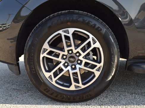 New 2025 Ford Expedition Active image 27