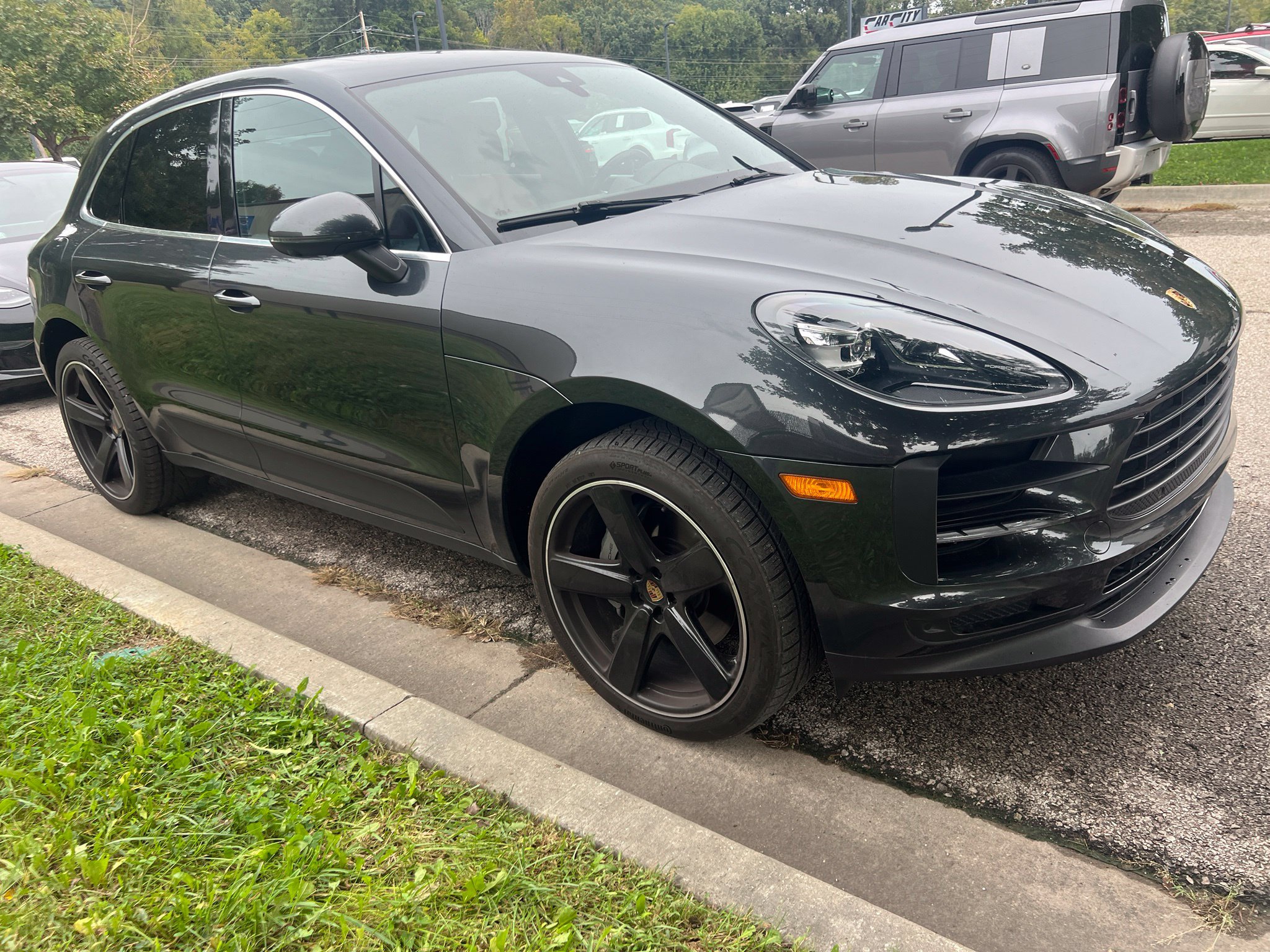 Used 2021 Porsche Macan S AWD/4WD image 3