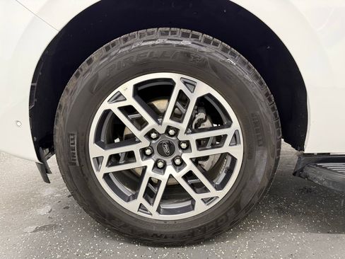 Used 2025 Ford Expedition Active AWD/4WD image 18