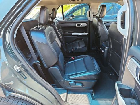 Used 2022 Ford Explorer Limited w/ Equipment Group 301A AWD/4WD image 21