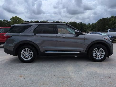 Certified 2025 Ford Explorer Active RWD image 3